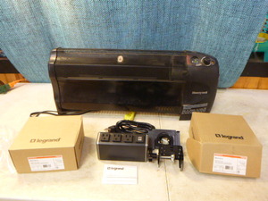 lot 84 image: Small Electronics