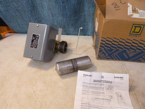 lot 85 image: Square D Glass 9038 Mechanical Alternator