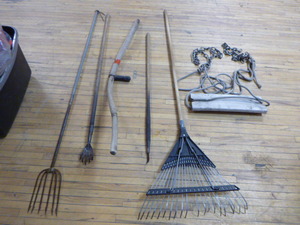 lot 119 image: Yard Tools