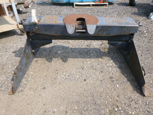 lot 135 image: 5th Wheel Hitch