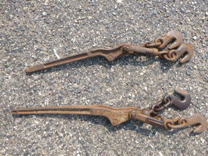 lot 143 image: 2 Chain Binders