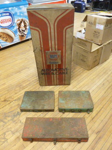 lot 197 image: Garage Items