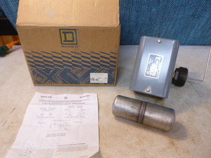 lot 82 image: Square D Glass 9038 Mechanical Alternator