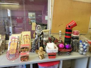 lot 21 image: Large Lot of Christmas Decor on Counter Top