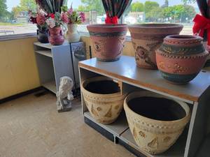 lot 30 image: Lot of LARGE Clay Pots, Concrete Lion Statue and More