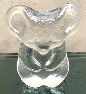 lot 49 image: Crystal and Glass Figurines