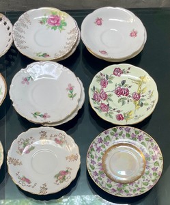 lot 121 image: 20 Sensational Saucers