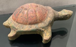 lot 122 image: Pottery Turtle Decor