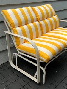 lot 25 image: Gliding Patio Bench with Cushion