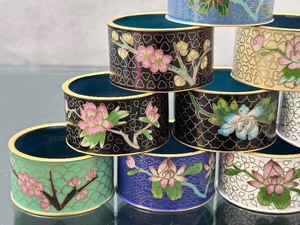 lot 35 image: Set of 10 Cloisonn Napkin Rings