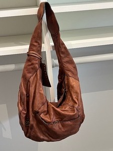 lot 32 image: Vintage Leather Betsy Johnson Handbag