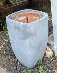 lot 90 image: Large Ceramic Planter