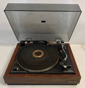 lot 12 image: Vintage Wood Realistic LAB-300 Precision Turntable (Turns On And Spins)