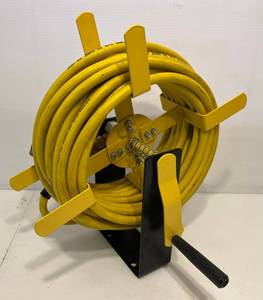 lot 17 image: Air Hose And Reel
