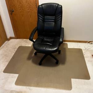 lot 102 image: Highback Office Chair (Does Not Go Up And Down ) And Floor Mat