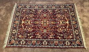 lot 175 image: Decorative Oriental Rug 69x 49