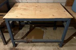 lot 187 image: Heavy Steel Bench 42W x 28D x 28 12T (BRING YOUR OWN HELP TO LOAD) IN BASEMENT