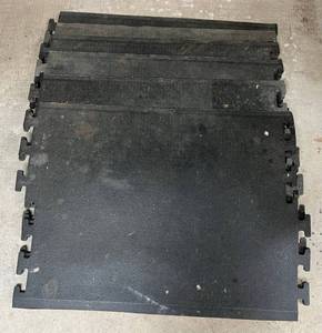 lot 218 image: 6 Interlocking Rubber Floor Mats (27 12 x 37)