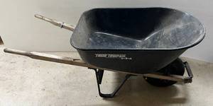 lot 219 image: True Temper USA WheelBarrow 1 Handle Repaired