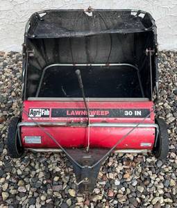 lot 221 image: Agri-Fab Pull Behind Lawnsweep 30 In 