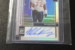 lot 17 image: 2022 Prizm Signature Series Silver William Perry #SS-WP
