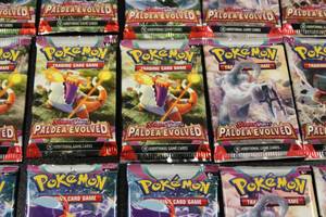 lot 61 image: 2023 Pokemon Scarlet & Violet Paldea Evolved Sealed Booster Pack Lot  15 Booster Packs