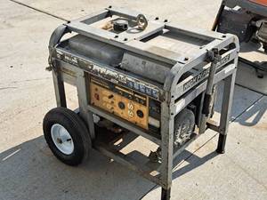 lot 2 image: Bulldog Industrial Gas Generator 8500M