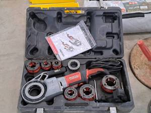 lot 19 image: Ridgid 18-2 1200W Pipe Threader Set 690-I with Plastic Carry Case