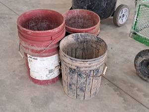 lot 32 image: Lot of (5) 5-Gallon Plastic Pails