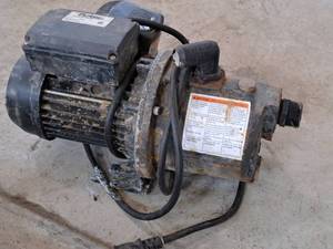 lot 50 image: Flotec 12-HP Pump FP4105
