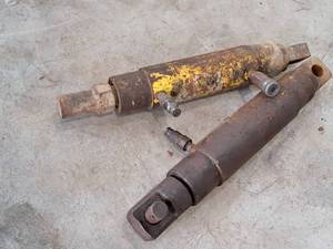 lot 83 image: Lot of (2) 3-12 Hydraulic Pistons