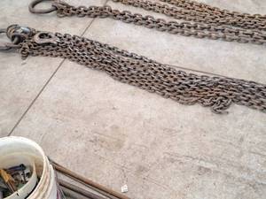 lot 92 image: 154 Lifting Chain with 3-Hooked Chain Ends