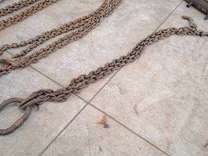 lot 93 image: 74 Lifting Chain with 2-Hooked Chain Ends