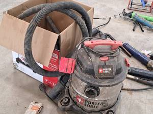 lot 113 image: Porter Cable 5-Gallon WetDry Vacuum
