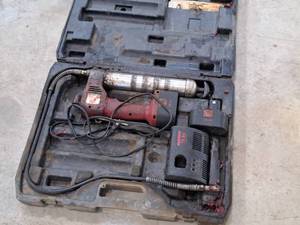 lot 125 image: Power Cordless Grease Gun with Case, Charger and (2) Batteries