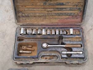 lot 136 image: 12 Socket Set