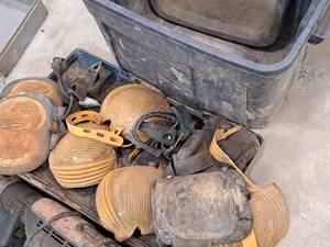 lot 137 image: Lot of (1 Tote) Knee Pads