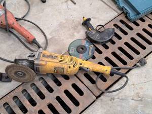lot 152 image: DeWalt 7 Angle Grinder DWE4517