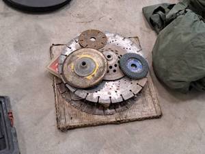 lot 155 image: Lot of (12) Assorted Blades and Cut-Off Wheels