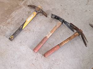 lot 162 image: Lot of (3) Pick Axes