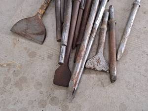 lot 165 image: Lot of (12) 58-round Jackhammer Bits