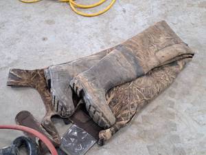 lot 182 image: Size 11 Hip Waders