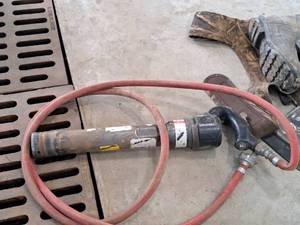 lot 181 image: 23 Chipping Hammer with Red Hose