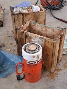 lot 195 image: Lot of (2) 100-ton Hydraulic JackCylinder Press (New in Box)