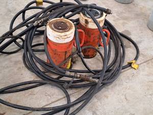 lot 197 image: Lot of (2) 100-ton Hydraulic JackCylinder Press with Hoses