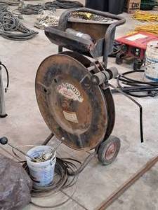lot 209 image: Signode Banding Dispenser Station DF-15 with Accessories