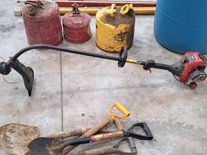 lot 219 image: Troy-bilt 2-Cycle Gas Weed Trimmer TB25CB