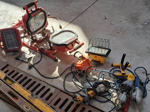 lot 225 image: Lot of (8) Misc. Work Lights