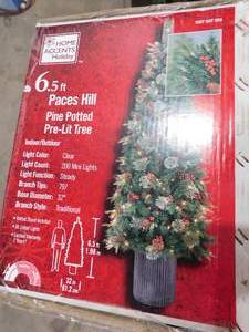 lot 9 image: Home Accents Holiday 6.5ft Paces Hill Pine Potted Pre Lit Tree