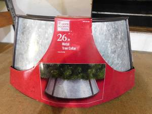 lot 24 image: (10) Home Accents Holiday 26 Metal Tree CollarNEW IN PACKAGE
